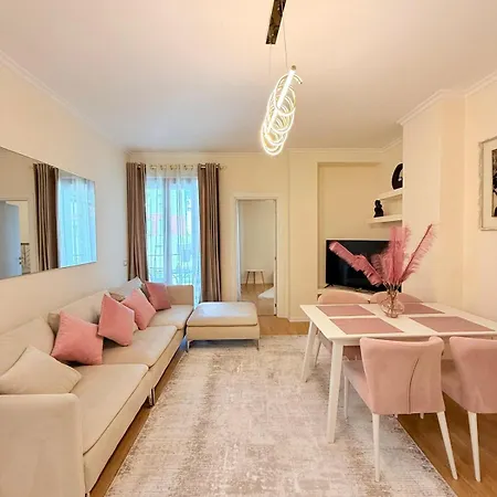 Entire Unit In Tirana, Albania 公寓 地拉那